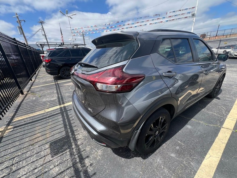 Nissan Kicks Vehicle Full-screen Gallery Image 6
