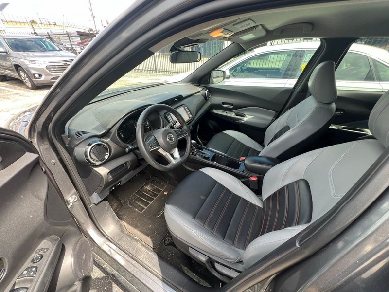 Nissan Kicks Vehicle Full-screen Gallery Image 7