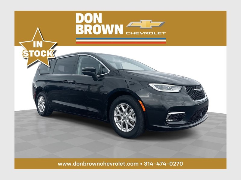 2023 Chrysler Pacifica Touring L's photo