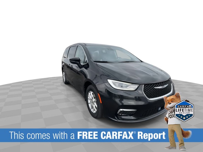 Chrysler Pacifica Vehicle Full-screen Gallery Image 02