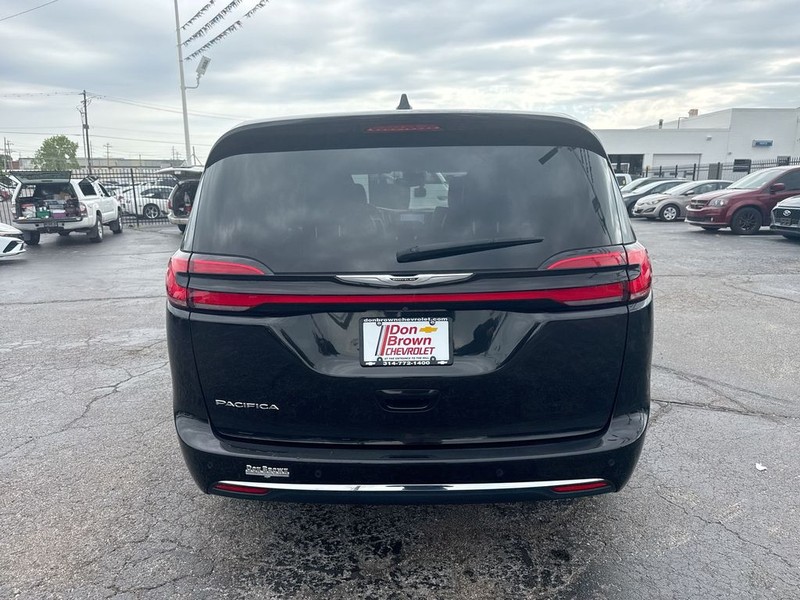 Chrysler Pacifica Vehicle Full-screen Gallery Image 26