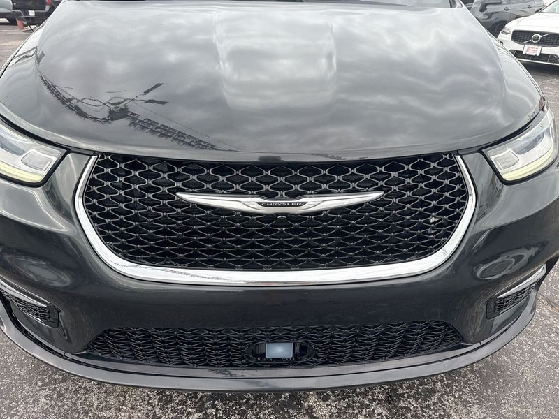 Chrysler Pacifica Vehicle Full-screen Gallery Image 31