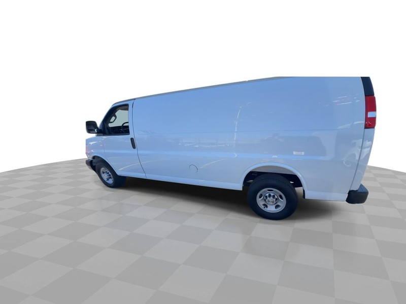 Chevrolet Express Cargo Van Vehicle Full-screen Gallery Image 10