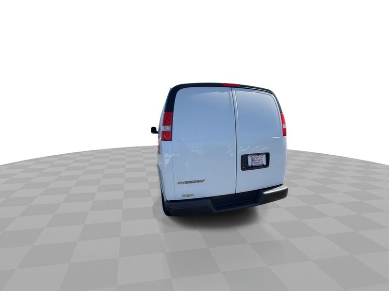 Chevrolet Express Cargo Van Vehicle Full-screen Gallery Image 11