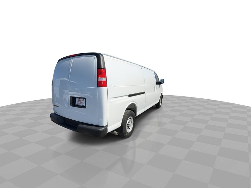 Chevrolet Express Cargo Van Vehicle Full-screen Gallery Image 13
