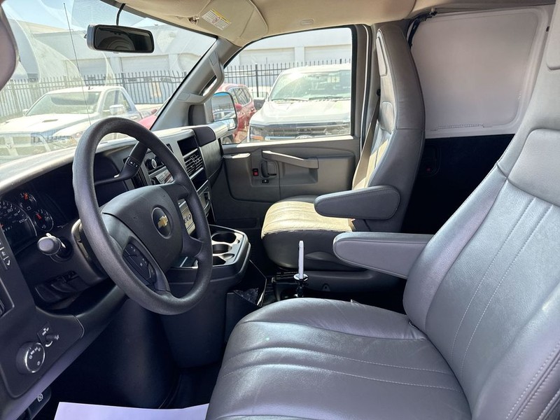 Chevrolet Express Cargo Van Vehicle Full-screen Gallery Image 26
