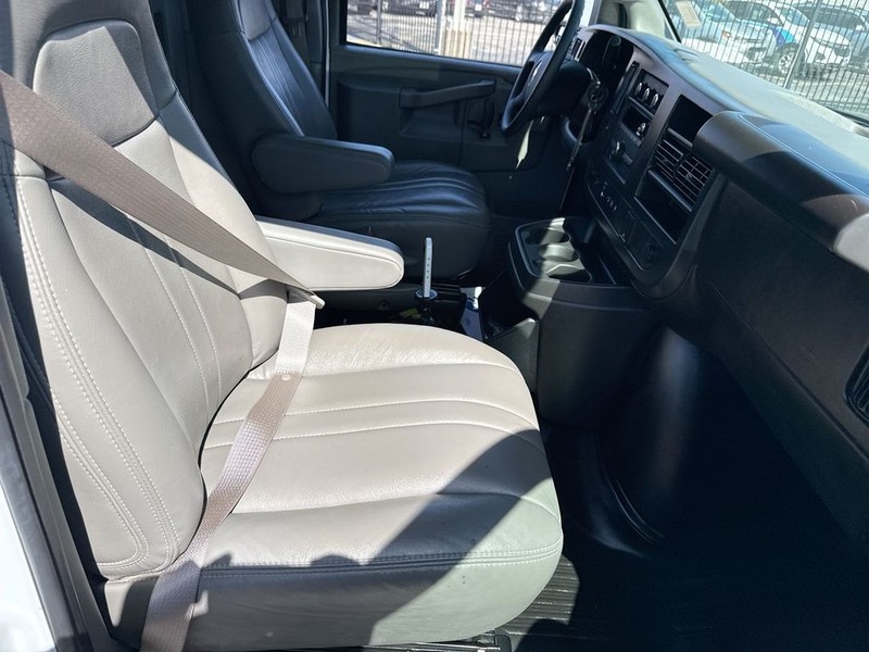 Chevrolet Express Cargo Van Vehicle Full-screen Gallery Image 31