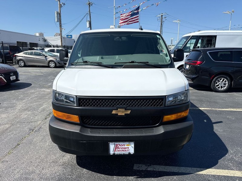 Chevrolet Express Cargo Van Vehicle Full-screen Gallery Image 34