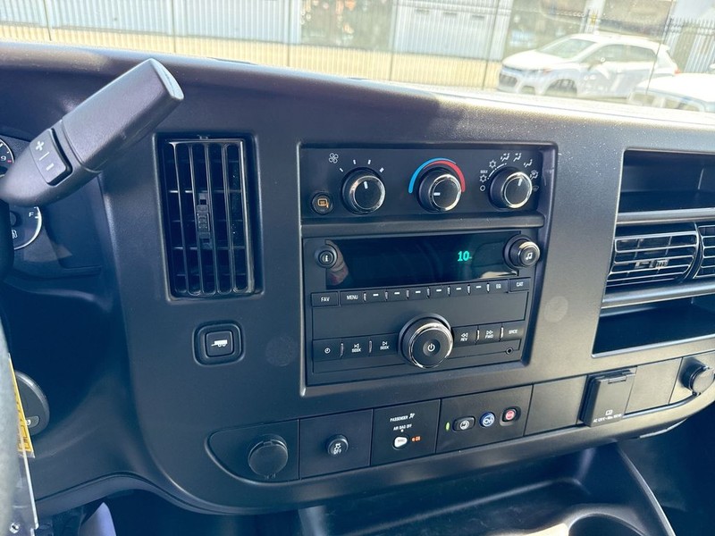 Chevrolet Express Cargo Van Vehicle Full-screen Gallery Image 41