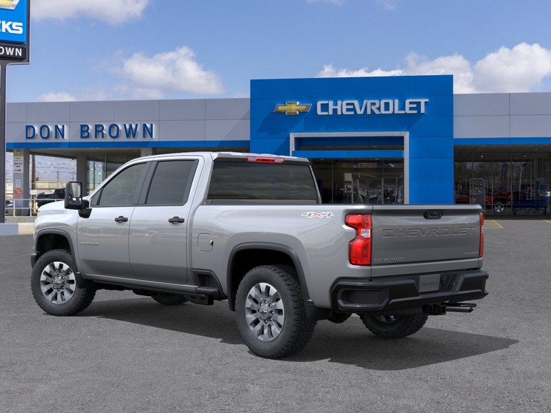 Chevrolet Silverado 2500 HD Vehicle Full-screen Gallery Image 3