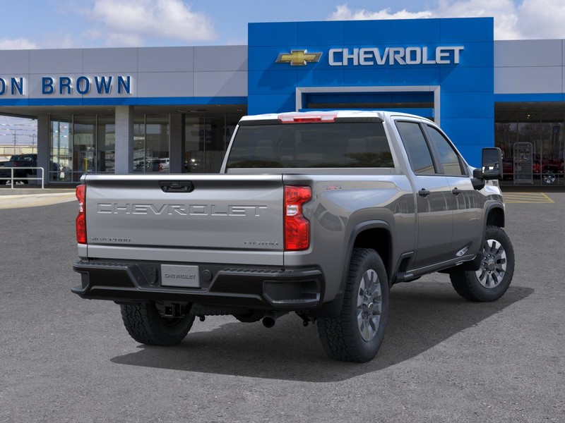 Chevrolet Silverado 2500 HD Vehicle Full-screen Gallery Image 4