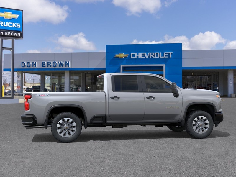 Chevrolet Silverado 2500 HD Vehicle Full-screen Gallery Image 5