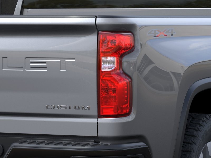 Chevrolet Silverado 2500 HD Vehicle Full-screen Gallery Image 11
