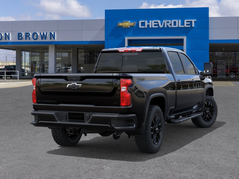 Chevrolet Silverado 2500 HD Vehicle Full-screen Gallery Image 4