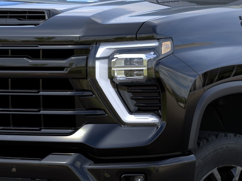 Chevrolet Silverado 2500 HD Vehicle Full-screen Gallery Image 10