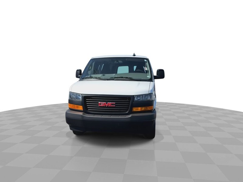 GMC Savana Cargo Van Vehicle Full-screen Gallery Image 4