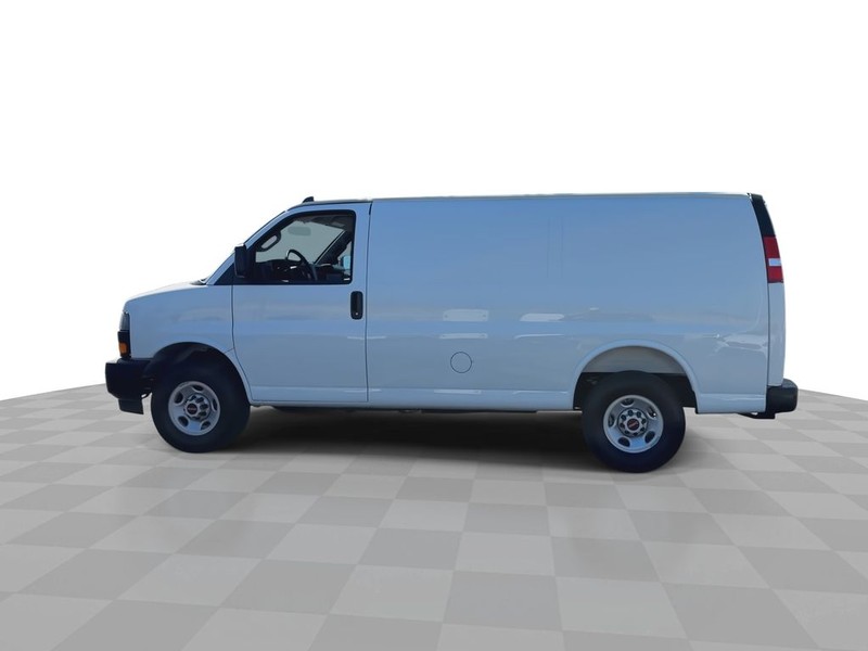 GMC Savana Cargo Van Vehicle Full-screen Gallery Image 7