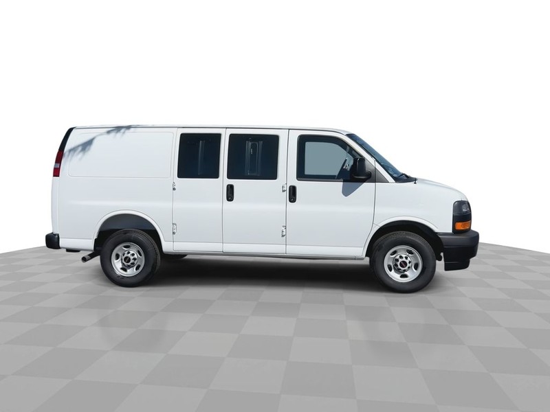 GMC Savana Cargo Van Vehicle Full-screen Gallery Image 14