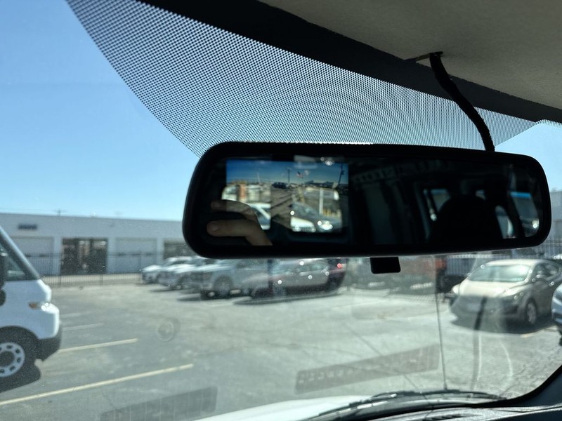 GMC Savana Cargo Van Vehicle Full-screen Gallery Image 21