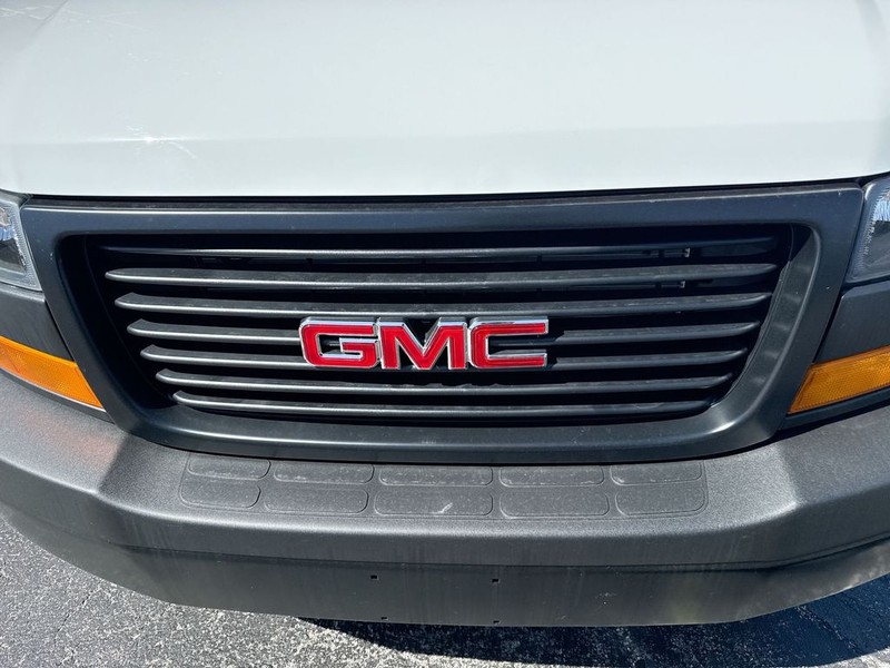 GMC Savana Cargo Van Vehicle Full-screen Gallery Image 34