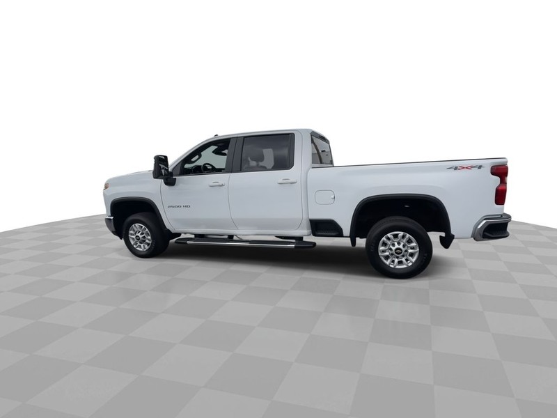 Chevrolet Silverado 2500HD Vehicle Full-screen Gallery Image 7