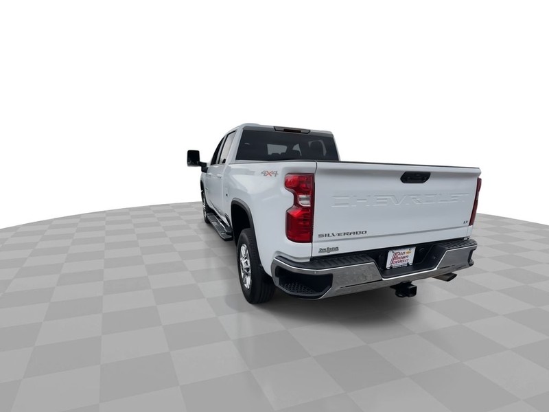 Chevrolet Silverado 2500HD Vehicle Full-screen Gallery Image 10