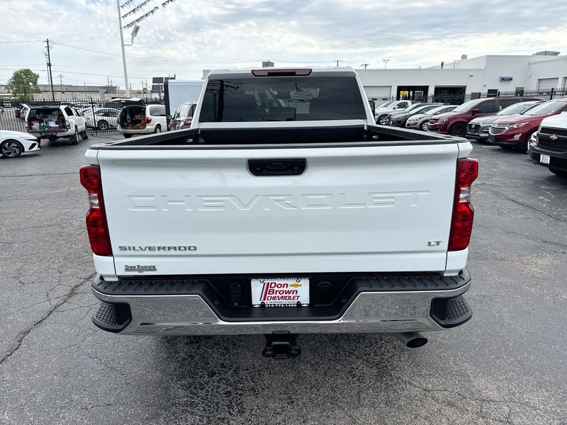 Chevrolet Silverado 2500HD Vehicle Full-screen Gallery Image 31