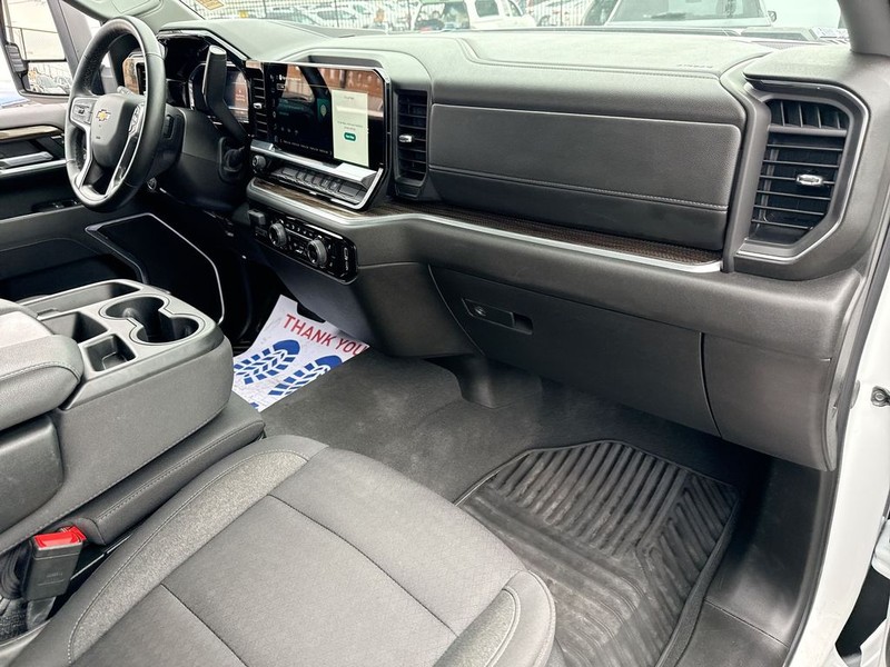 Chevrolet Silverado 2500HD Vehicle Full-screen Gallery Image 34