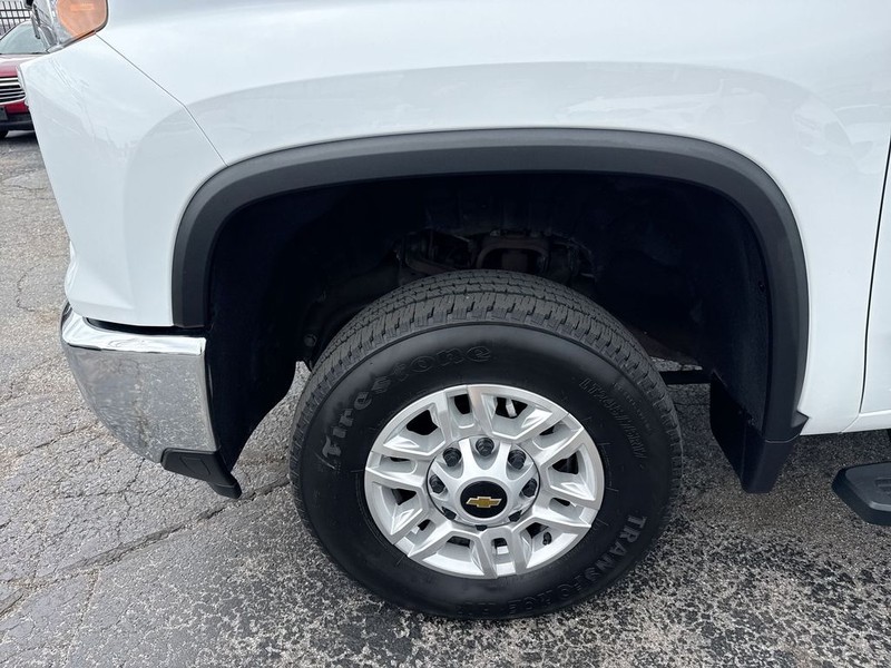 Chevrolet Silverado 2500HD Vehicle Full-screen Gallery Image 38