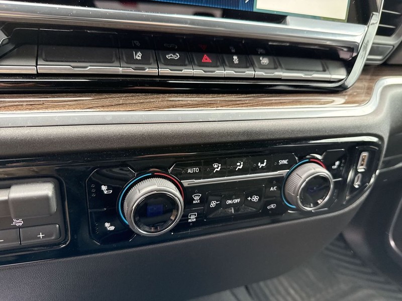 Chevrolet Silverado 2500HD Vehicle Full-screen Gallery Image 40