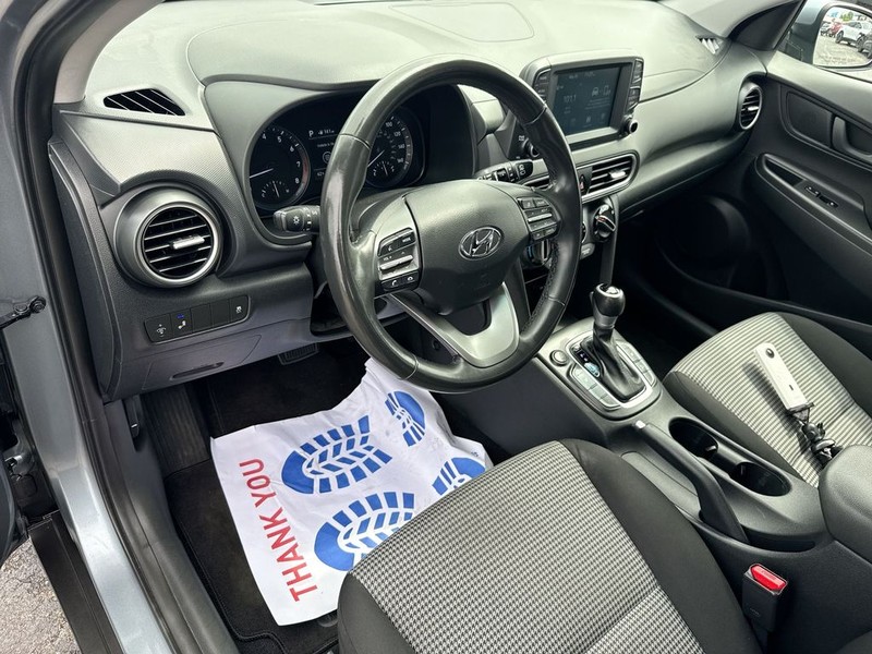 Hyundai Kona Vehicle Full-screen Gallery Image 17