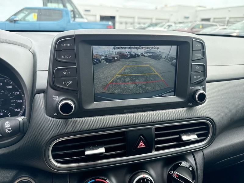 Hyundai Kona Vehicle Full-screen Gallery Image 21