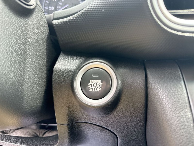 Hyundai Kona Vehicle Full-screen Gallery Image 23