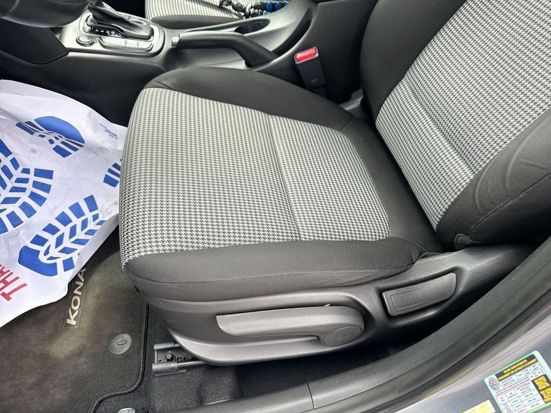 Hyundai Kona Vehicle Full-screen Gallery Image 26