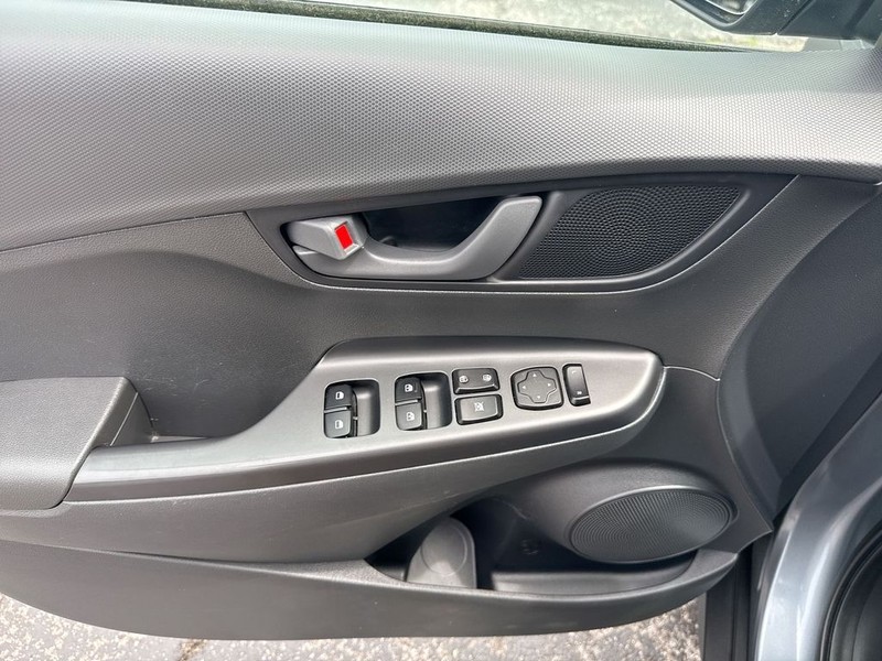 Hyundai Kona Vehicle Full-screen Gallery Image 28