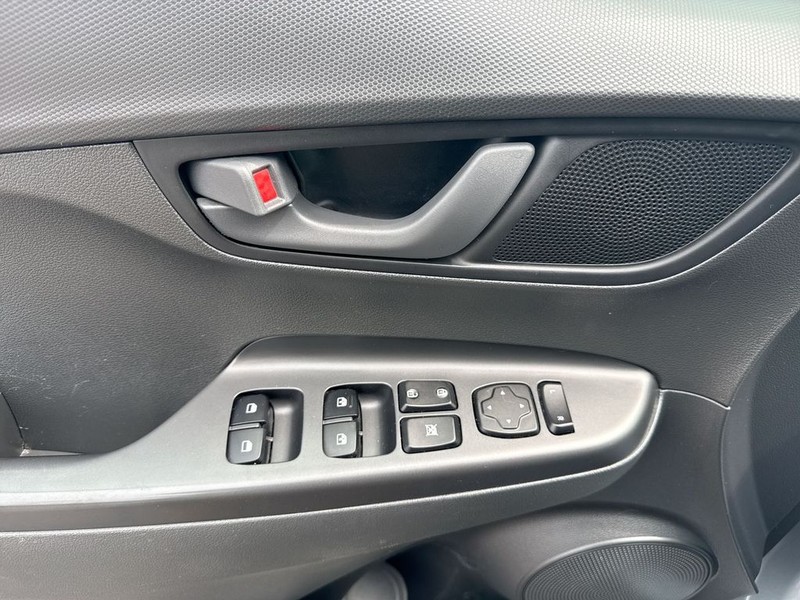 Hyundai Kona Vehicle Full-screen Gallery Image 29