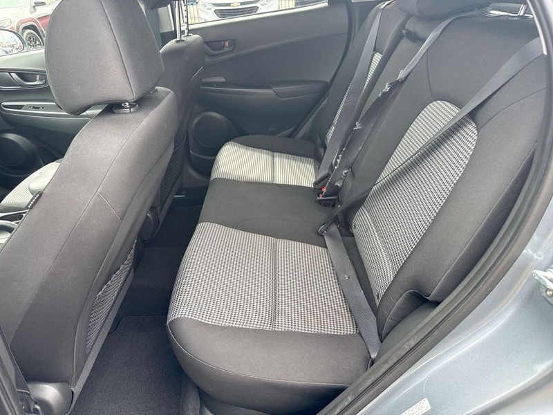 Hyundai Kona Vehicle Full-screen Gallery Image 30