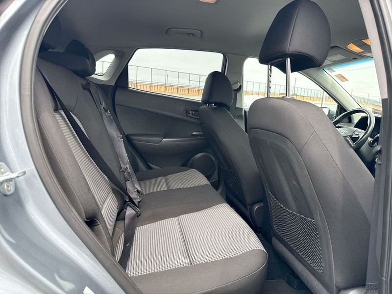 Hyundai Kona Vehicle Full-screen Gallery Image 32