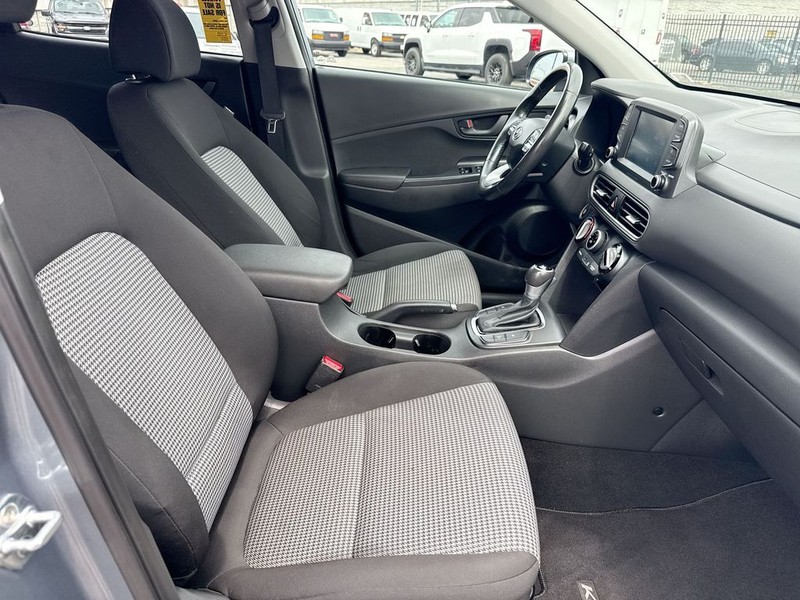 Hyundai Kona Vehicle Full-screen Gallery Image 33
