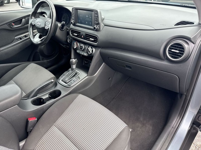 Hyundai Kona Vehicle Full-screen Gallery Image 34