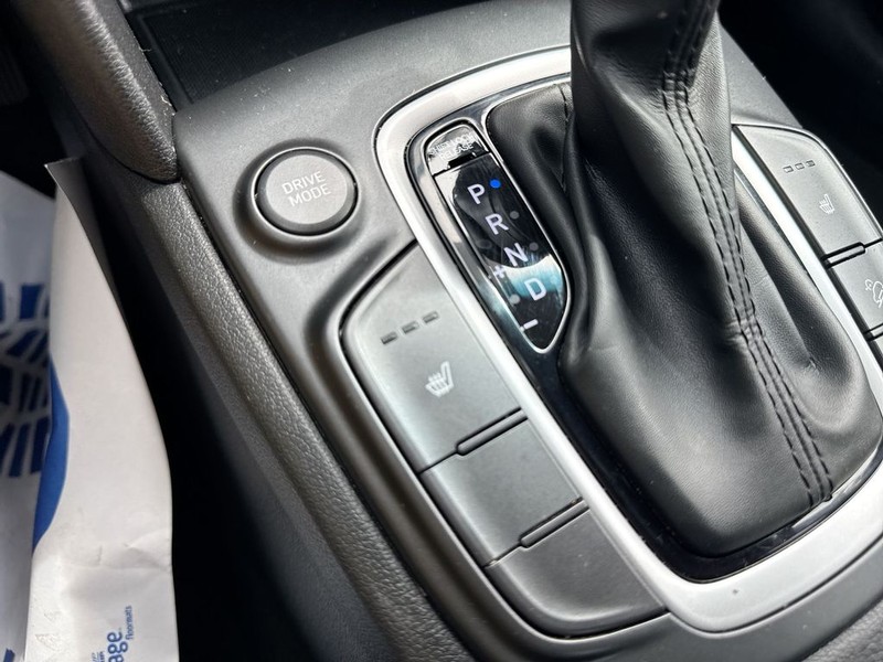 Hyundai Kona Vehicle Full-screen Gallery Image 40