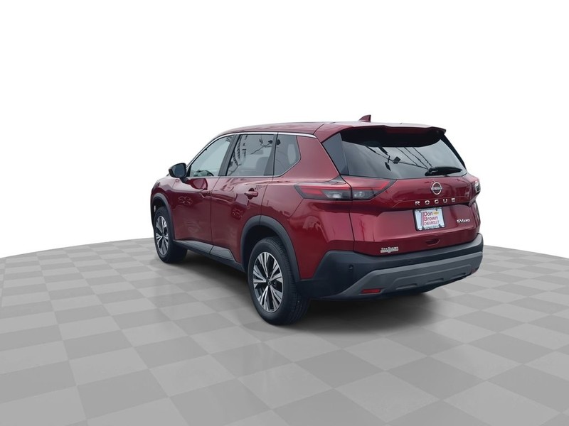 Nissan Rogue Vehicle Full-screen Gallery Image 10