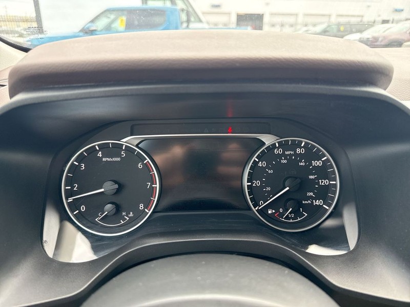 Nissan Rogue Vehicle Full-screen Gallery Image 19
