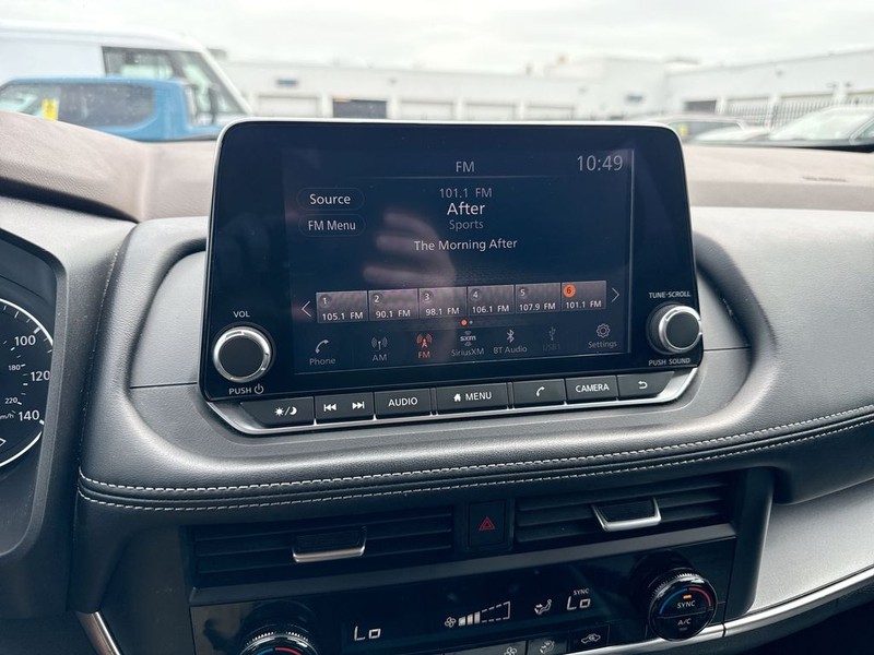Nissan Rogue Vehicle Full-screen Gallery Image 20