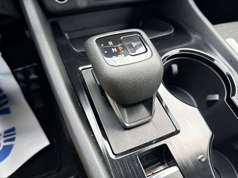 Nissan Rogue Vehicle Full-screen Gallery Image 22