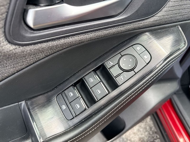 Nissan Rogue Vehicle Full-screen Gallery Image 29