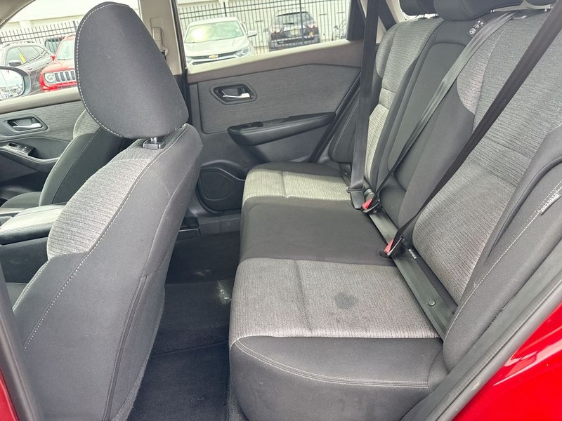 Nissan Rogue Vehicle Full-screen Gallery Image 30