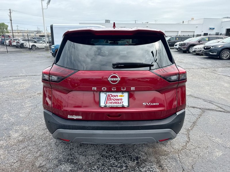 Nissan Rogue Vehicle Full-screen Gallery Image 31