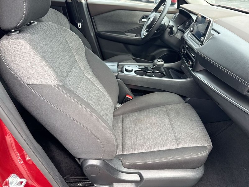 Nissan Rogue Vehicle Full-screen Gallery Image 33