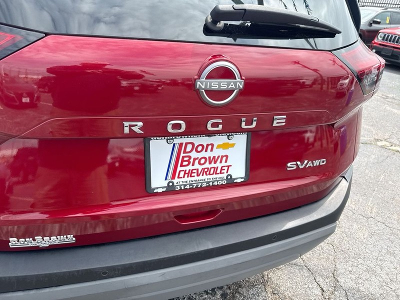 Nissan Rogue Vehicle Full-screen Gallery Image 37